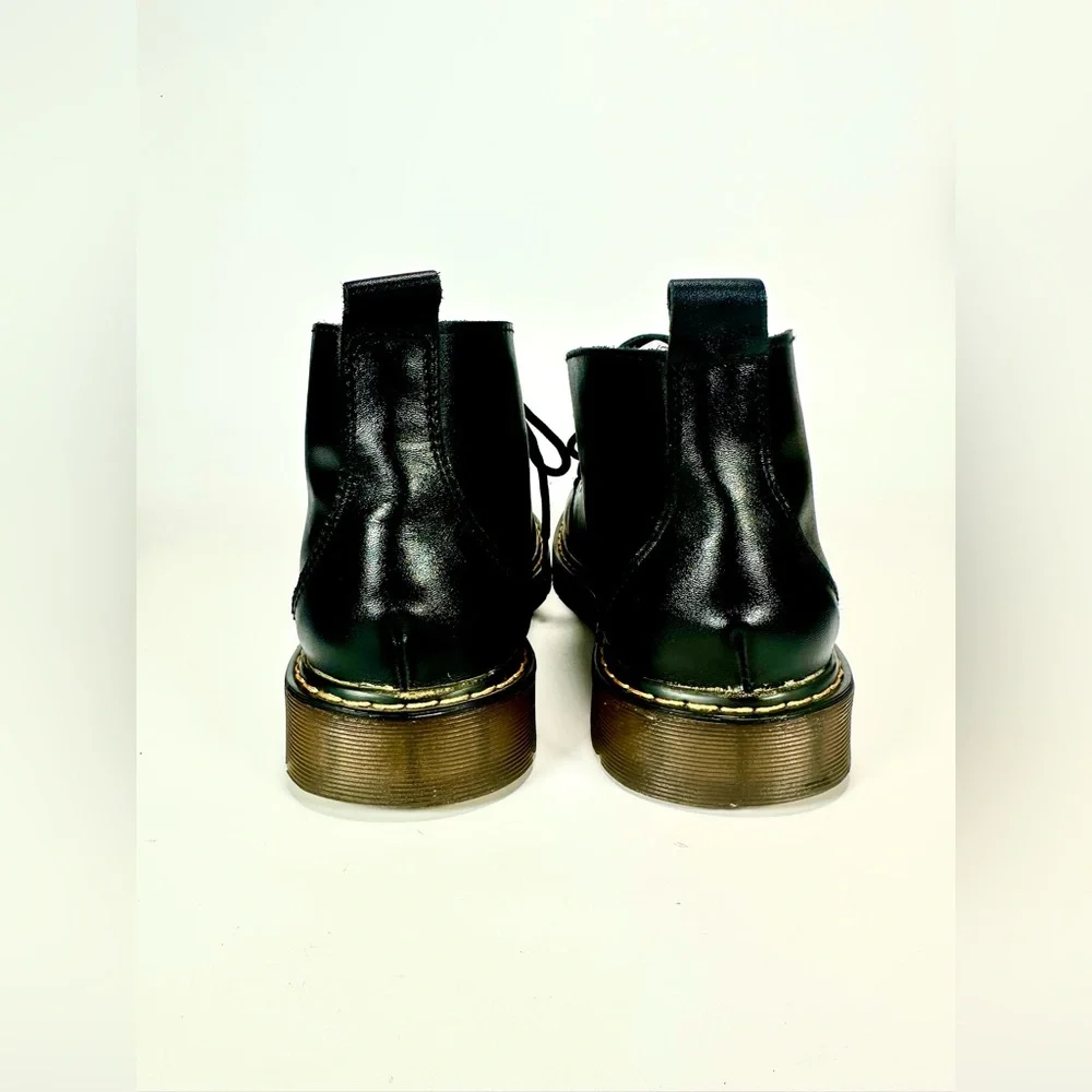 Dr. Martens Men’s Chukka Boots in black